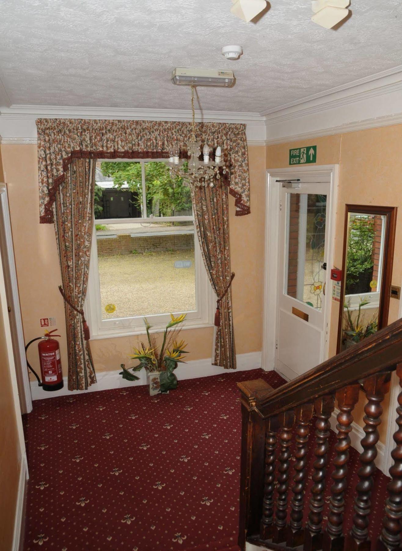 Wimblehurst Hotel Horsham Exterior photo